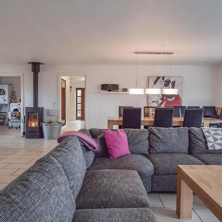 4 Bedroom Beautiful Home In Humble Хамбл