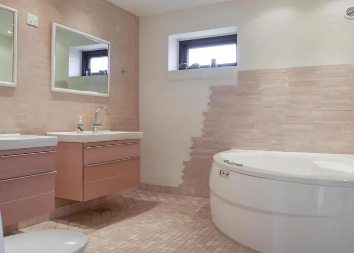 Four-bedroom In בית נופש Nordenbro Vesteregn